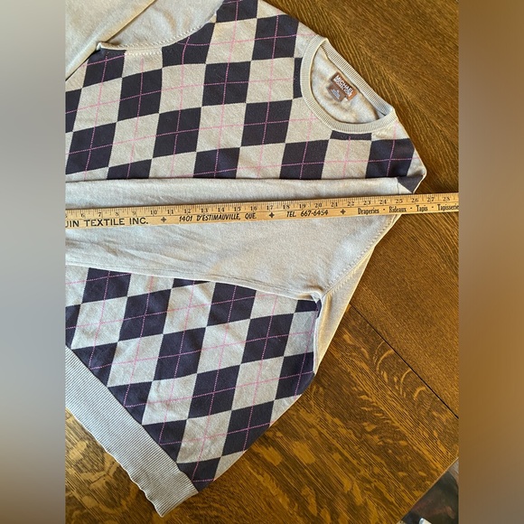 Michael Kors Round neck sweater. - Picture 6 of 10